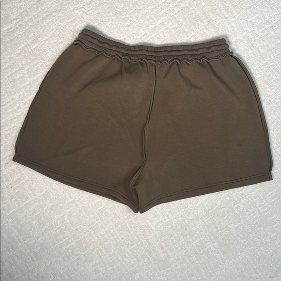 New! Devon Windsor Olive Steele Short with drawstring and pockets large - Picture 5 of 12